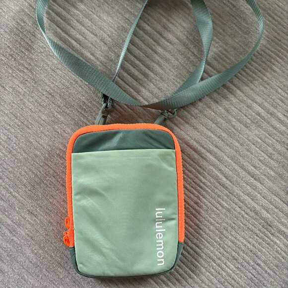 Lululemon Easy Access Crossbody - Picture 2 of 5